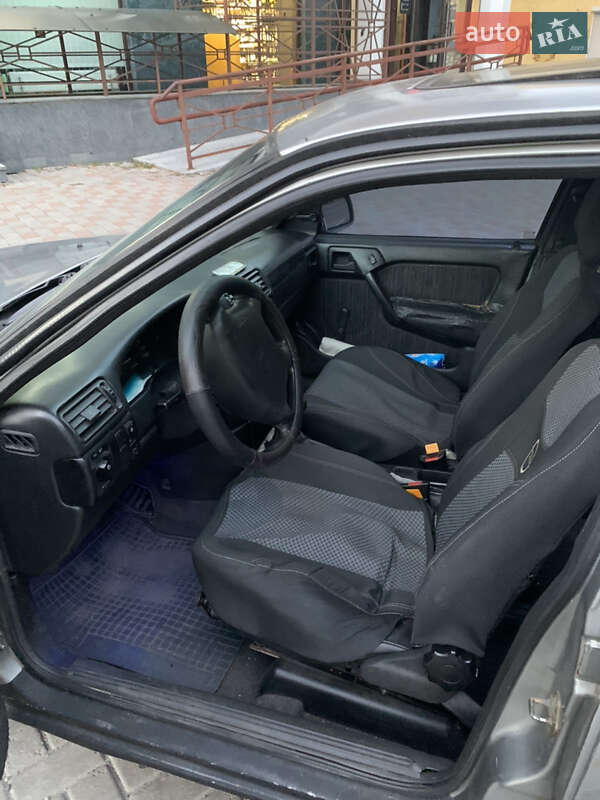 Седан Opel Vectra 1994 в Полтаві