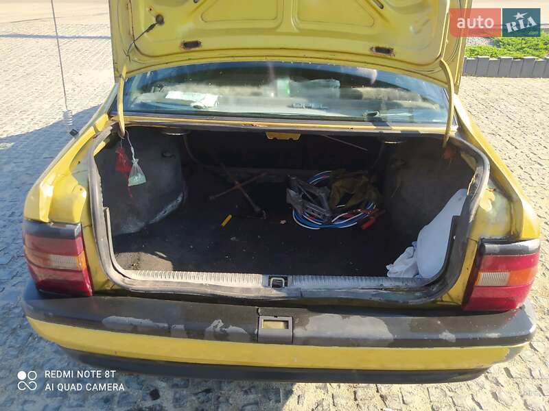 Седан Opel Vectra 1990 в Львове