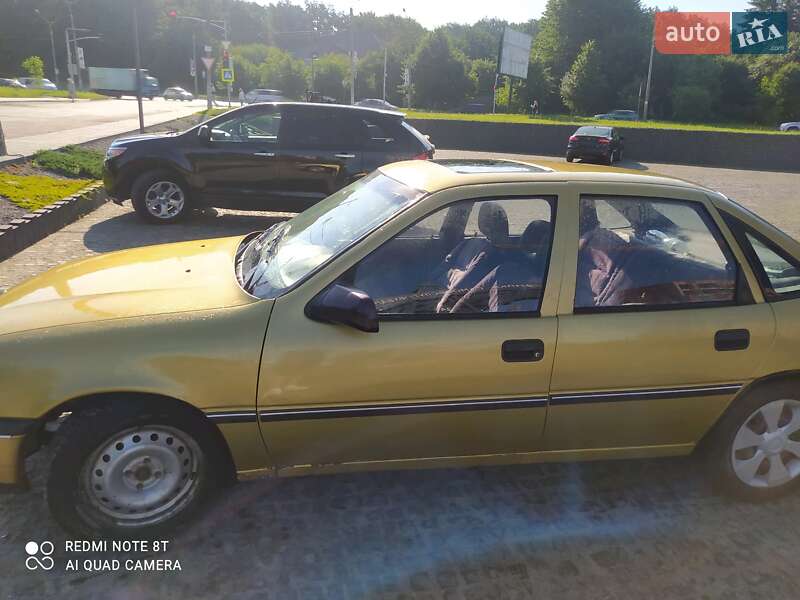 Седан Opel Vectra 1990 в Львове