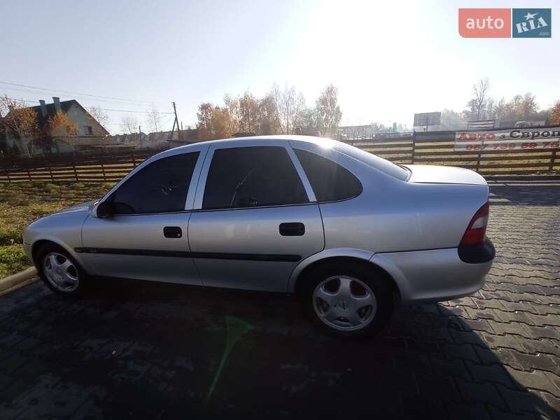 Седан Opel Vectra 1998 в Самборі