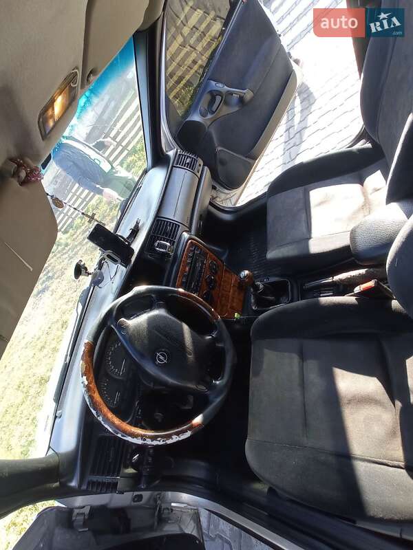 Седан Opel Vectra 1998 в Самборі