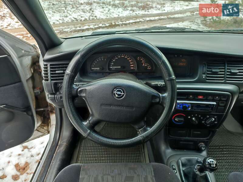 Универсал Opel Vectra 1998 в Любешове
