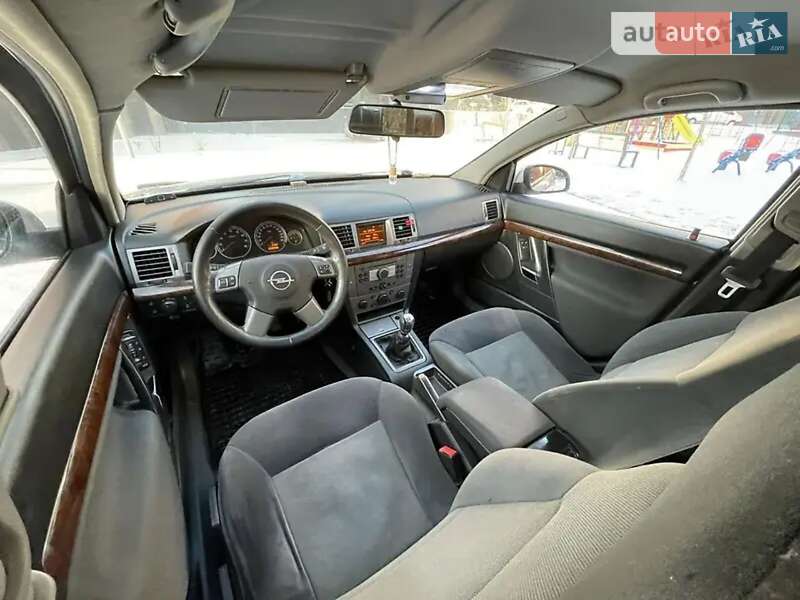 Седан Opel Vectra 2004 в Ивано-Франковске