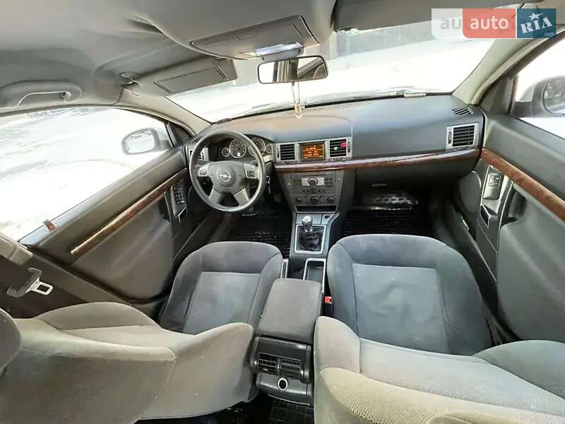 Седан Opel Vectra 2004 в Ивано-Франковске