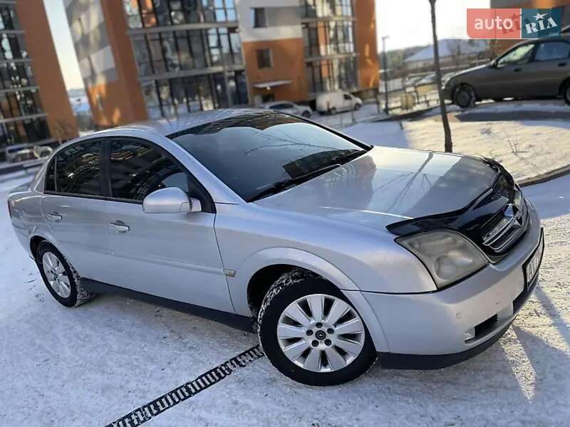 Седан Opel Vectra 2004 в Ивано-Франковске
