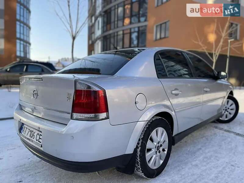 Седан Opel Vectra 2004 в Ивано-Франковске
