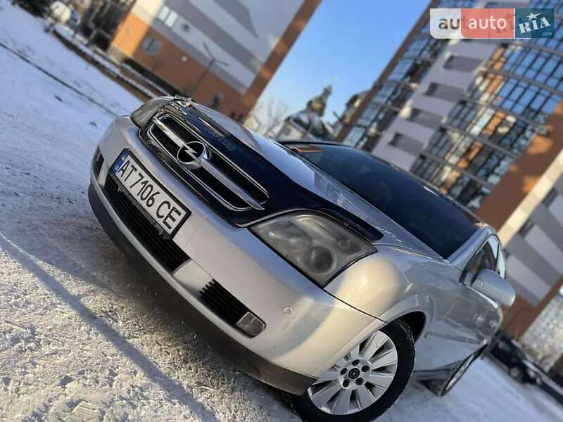 Седан Opel Vectra 2004 в Ивано-Франковске