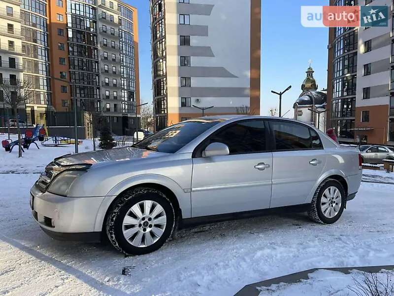 Седан Opel Vectra 2004 в Ивано-Франковске