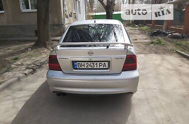 Хэтчбек Opel Vectra 2000 в 