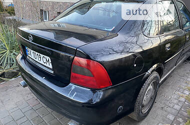 Седан Opel Vectra 1999 в Волочиську