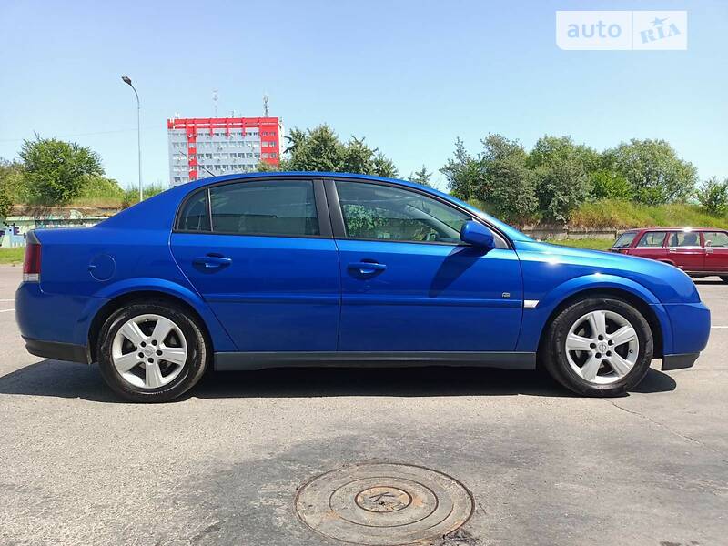 Седан Opel Vectra 2004 в Львові