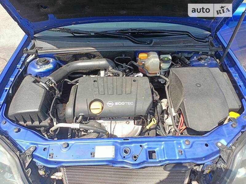 Седан Opel Vectra 2004 в Львові