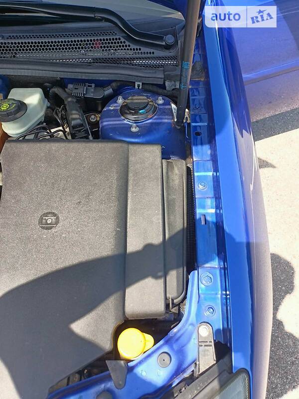 Седан Opel Vectra 2004 в Львові