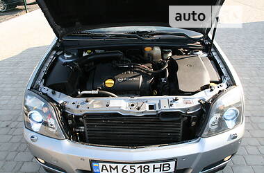 Седан Opel Vectra 2004 в 