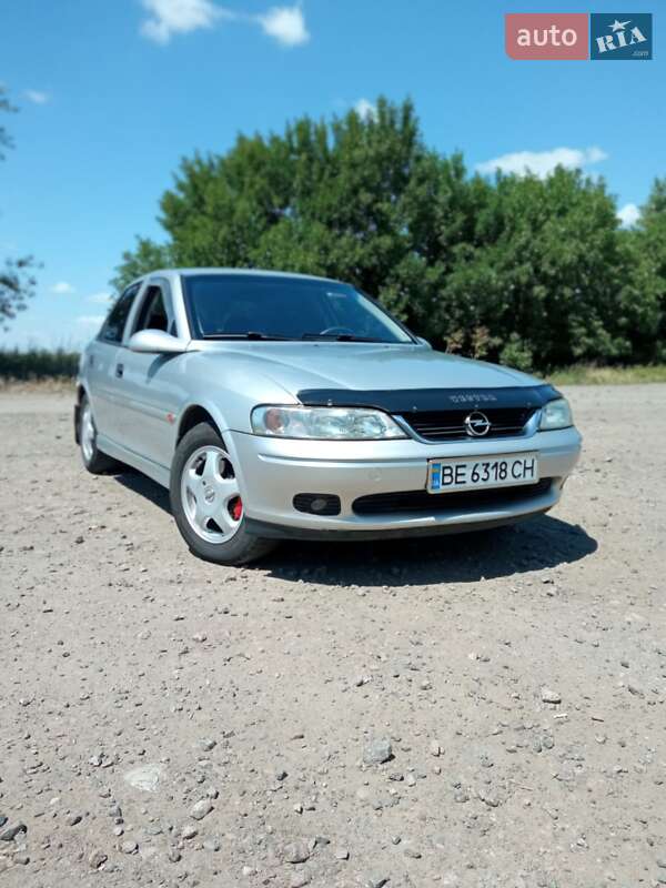 Седан Opel Vectra 1999 в Первомайске