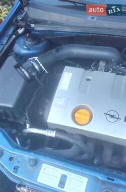 Седан Opel Vectra 2002 в Новій Ушиці