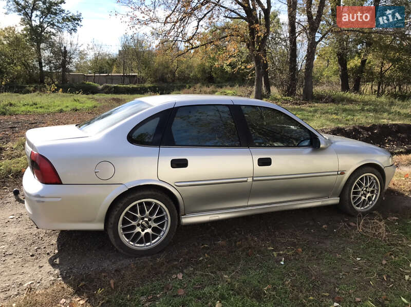 Седан Opel Vectra 1999 в Лозовой