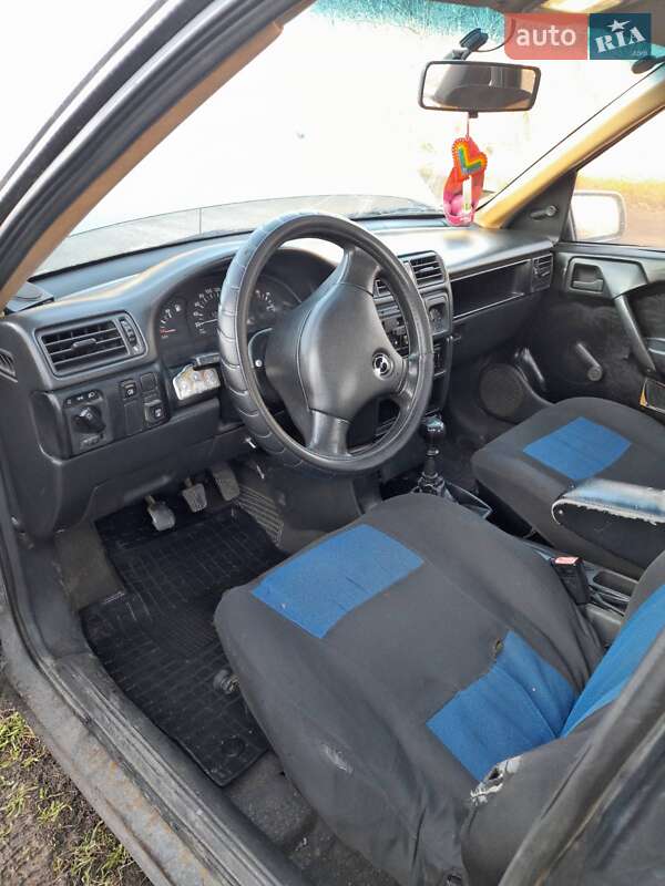 Седан Opel Vectra 1989 в Первомайске