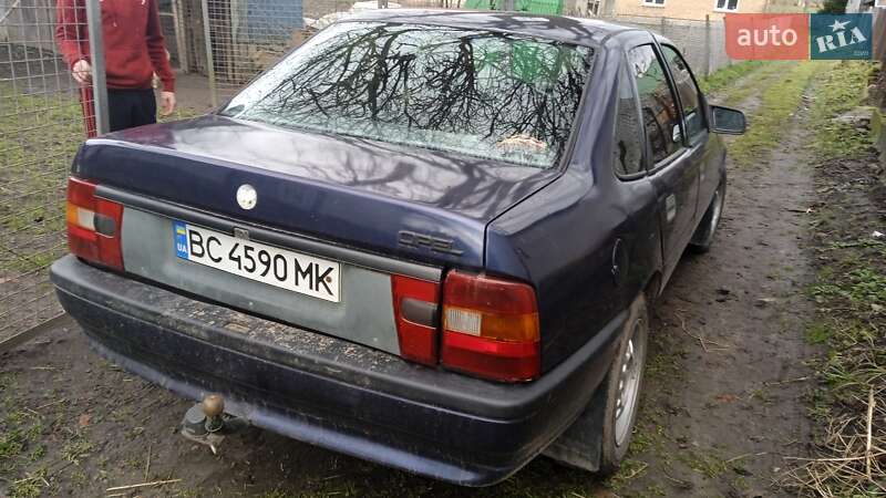 Седан Opel Vectra 1990 в Львове