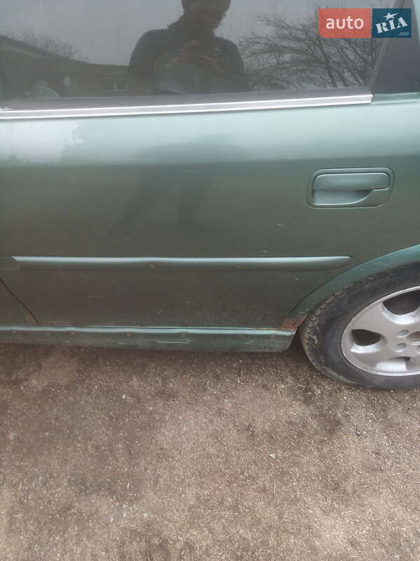 Седан Opel Vectra 1999 в Рахові