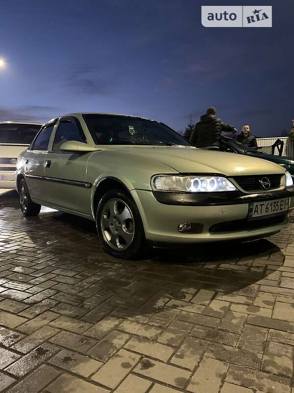 Седан Opel Vectra 1996 в Ивано-Франковске