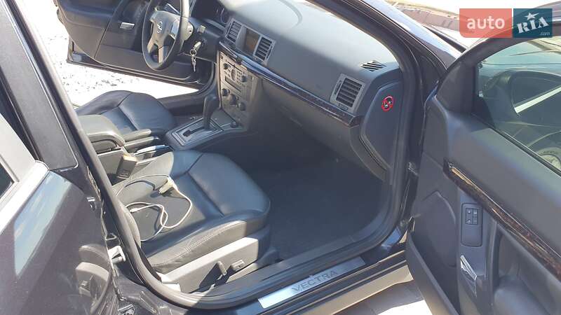 Седан Opel Vectra 2004 в Києві