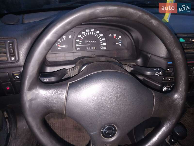 Седан Opel Vectra 1990 в Звягелі