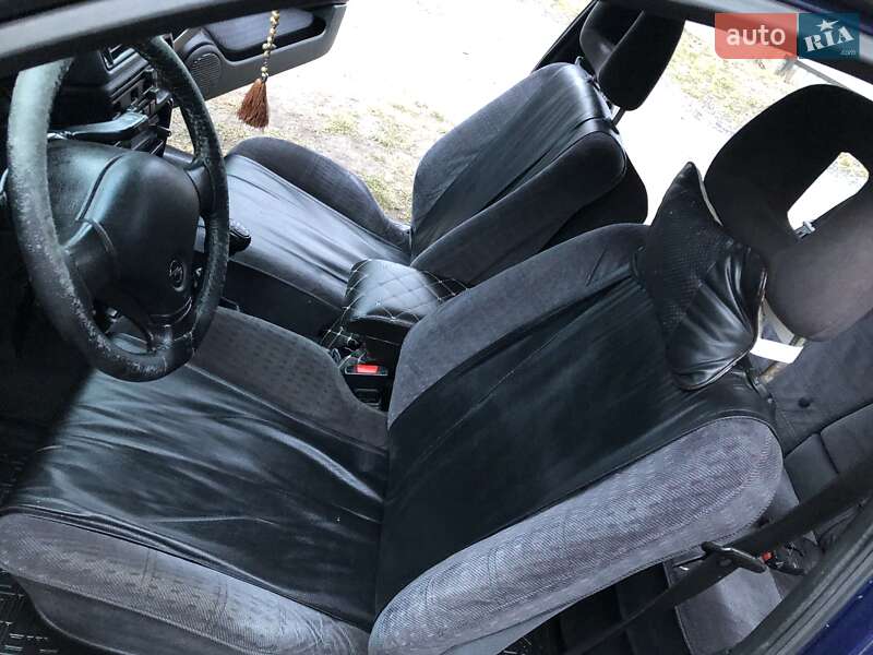 Седан Opel Vectra 1993 в Львові