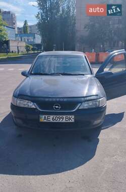 Лифтбек Opel Vectra 1997 в Каменском