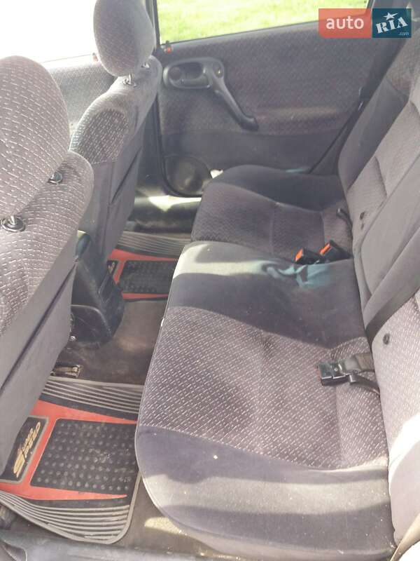 Седан Opel Vectra 1998 в Хусте