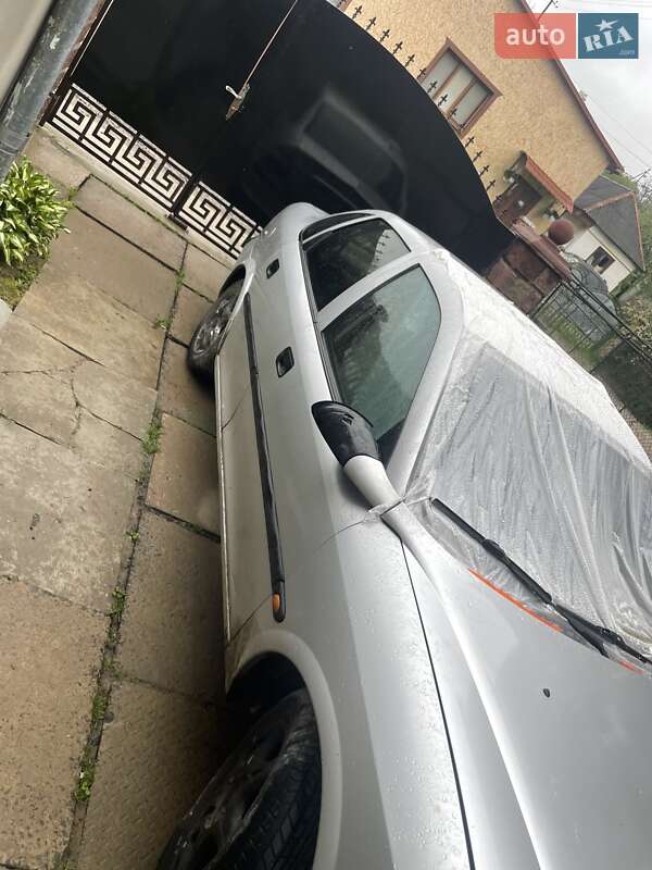 Седан Opel Vectra 1997 в Сваляве