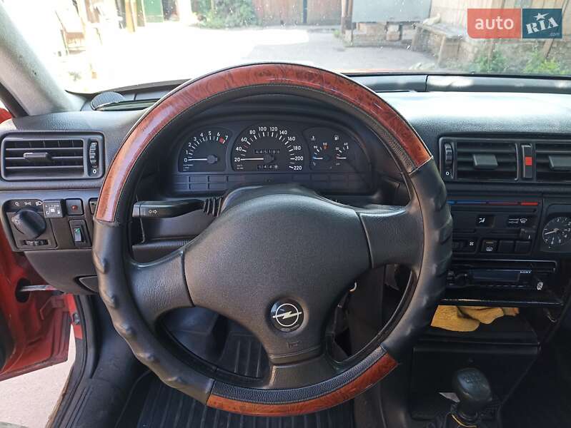 Седан Opel Vectra 1991 в Чернігові