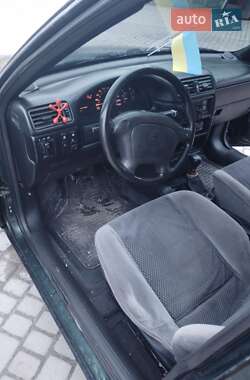 Седан Opel Vectra 1995 в Теофиполе