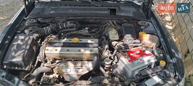 Седан Opel Vectra 1998 в Вознесенську