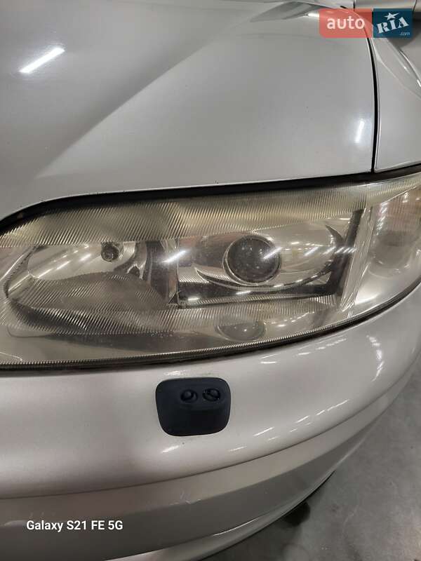 Седан Opel Vectra 2002 в Любомлі