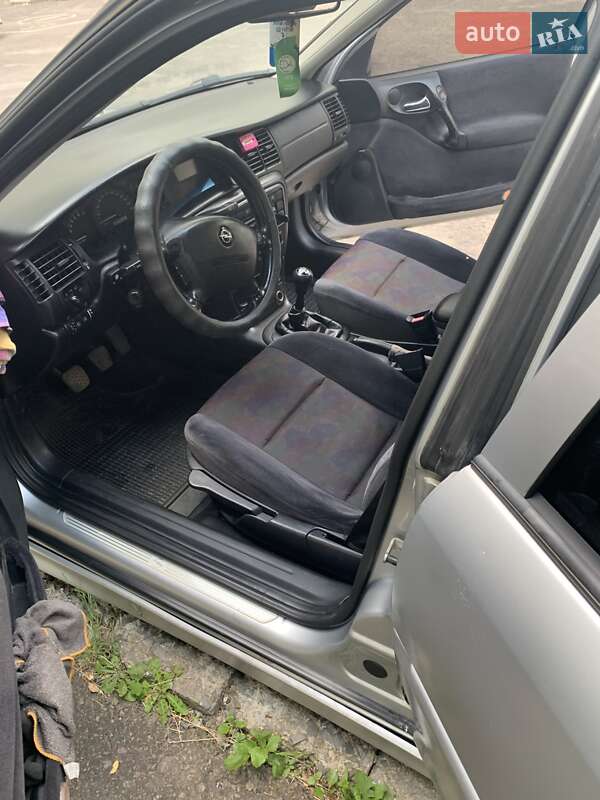Седан Opel Vectra 2000 в Львове