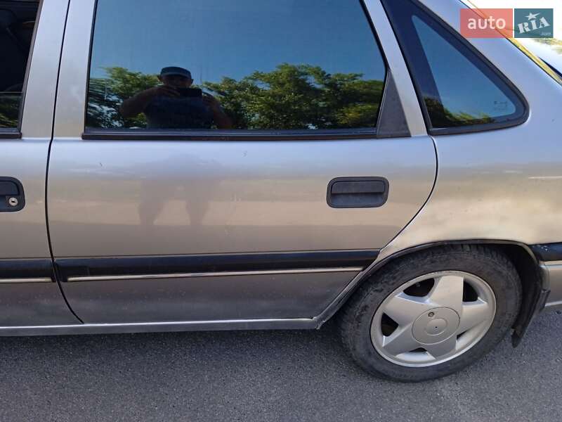 Седан Opel Vectra 1995 в Кременчуге
