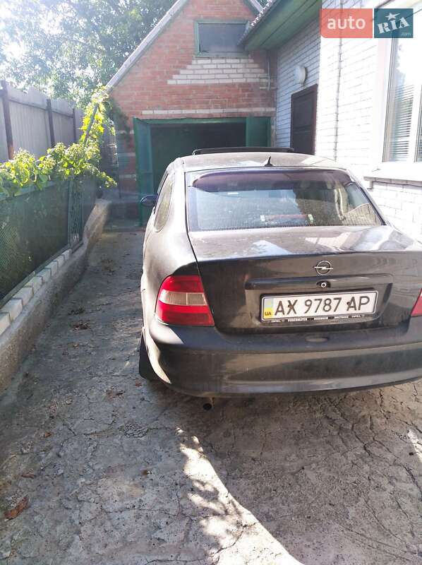 Лифтбек Opel Vectra 1996 в Змиеве фото 3 Лифтбек Opel Vectra 1996 в Змиеве