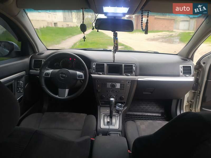 Седан Opel Vectra 2006 в Лебедині