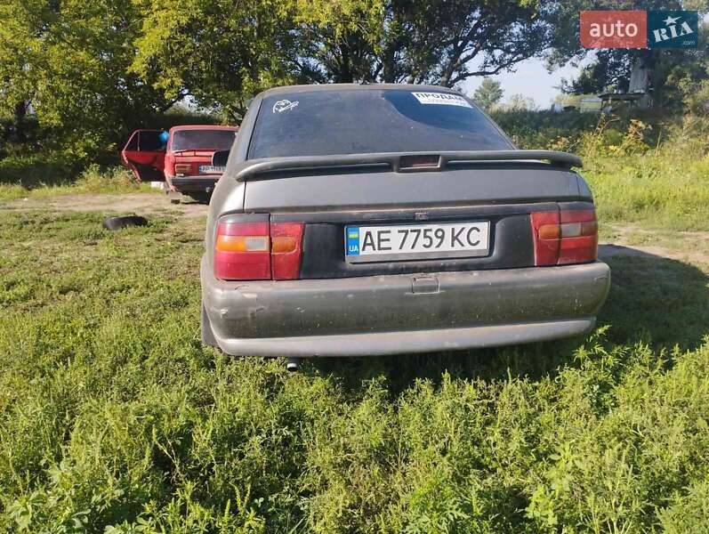Седан Opel Vectra 1993 в Днепре