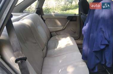 Седан Opel Vectra 1988 в Луцьку