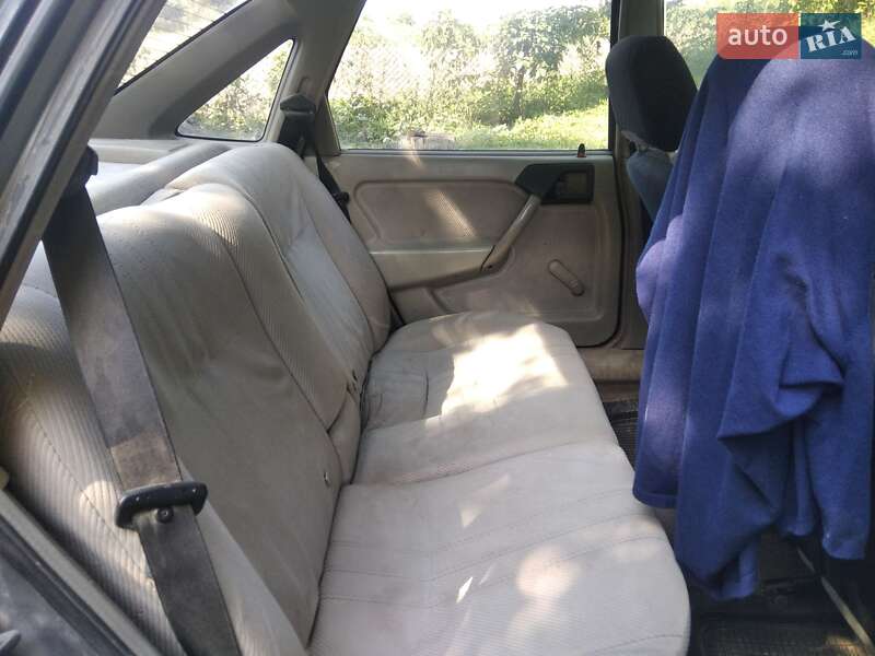 Седан Opel Vectra 1988 в Луцке