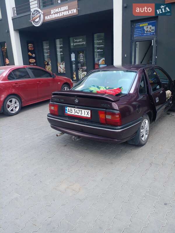 Седан Opel Vectra 1993 в Тростянці