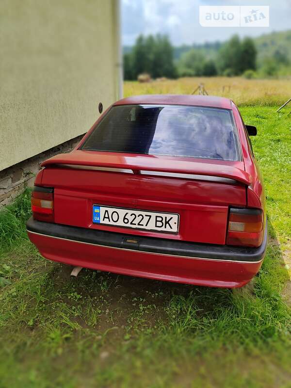 Седан Opel Vectra 1991 в Рахові