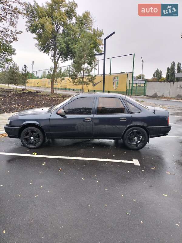 Седан Opel Vectra 1989 в Олександрії