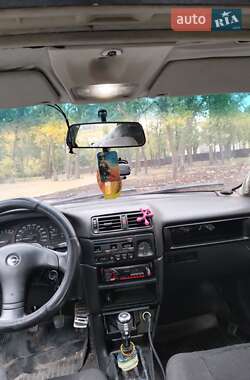 Седан Opel Vectra 1989 в Олександрії