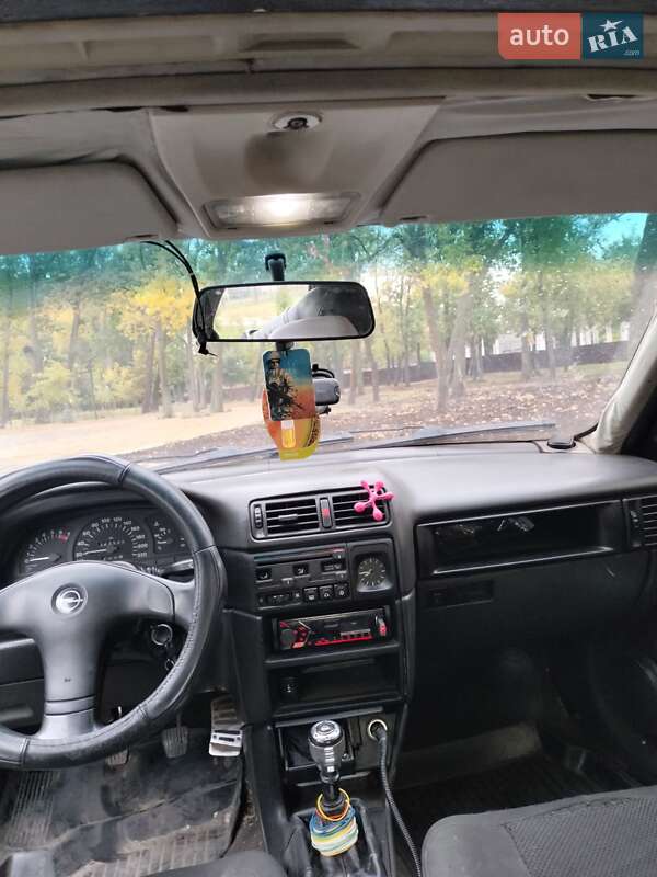 Седан Opel Vectra 1989 в Олександрії