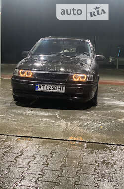 Седан Opel Vectra 1994 в Снятине