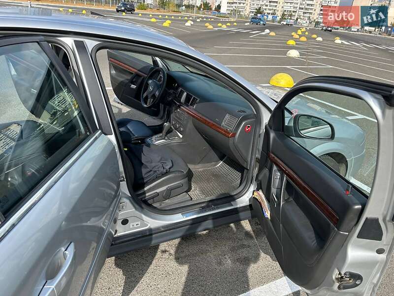 Седан Opel Vectra 2004 в Киеве