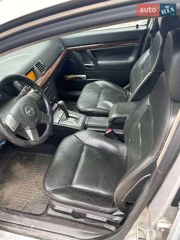 Седан Opel Vectra 2004 в Киеве